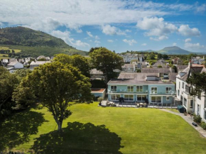 Y Nyth By Birch Stays , Sleeps 16 With A Hot Tub
